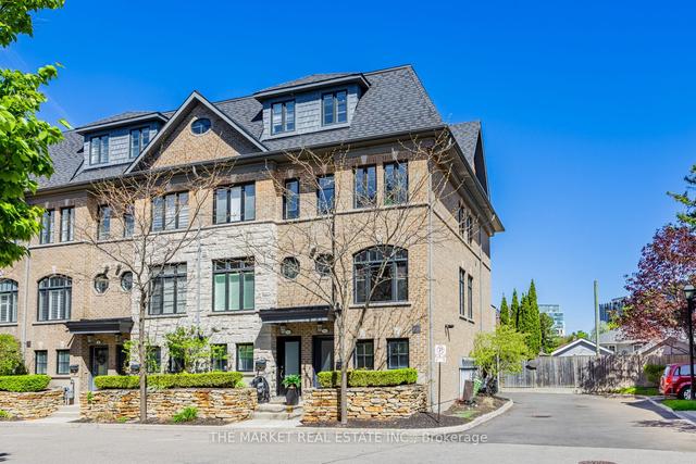 26 Lobo Mews, House attached with 3 bedrooms, 2 bathrooms and 1 parking in Toronto ON | Image 1