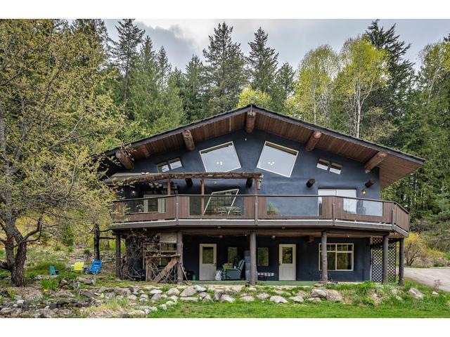 2026 Perrier Rd, House detached with 4 bedrooms, 4 bathrooms and null parking in Nelson BC | Image 2