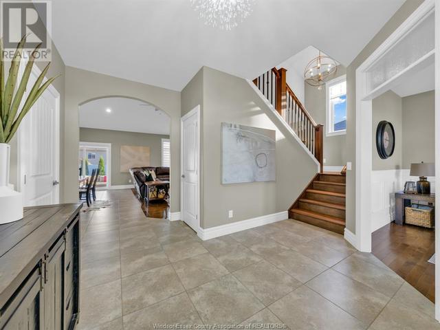 211 Maxwell Cres, House detached with 4 bedrooms, 3 bathrooms and null parking in Lakeshore ON | Image 5