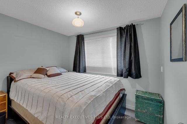 38 Huntingwood Cres, House detached with 4 bedrooms, 2 bathrooms and 2 parking in Brampton ON | Image 17