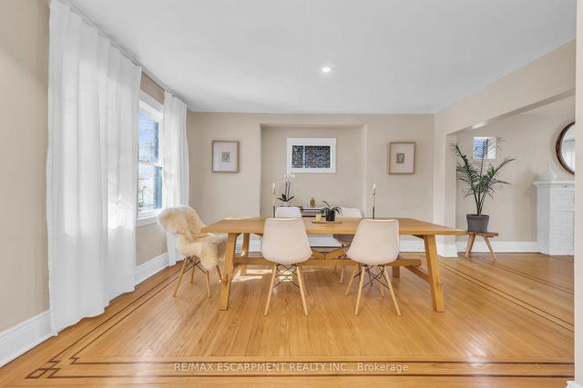 19 Sterling St, House detached with 3 bedrooms, 2 bathrooms and 3 parking in Hamilton ON | Image 5