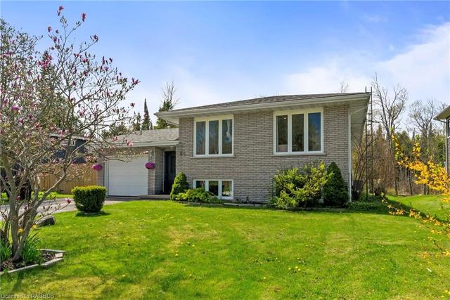 64 Ottawa Ave, House detached with 5 bedrooms, 2 bathrooms and 5 parking in Saugeen Shores ON | Image 2