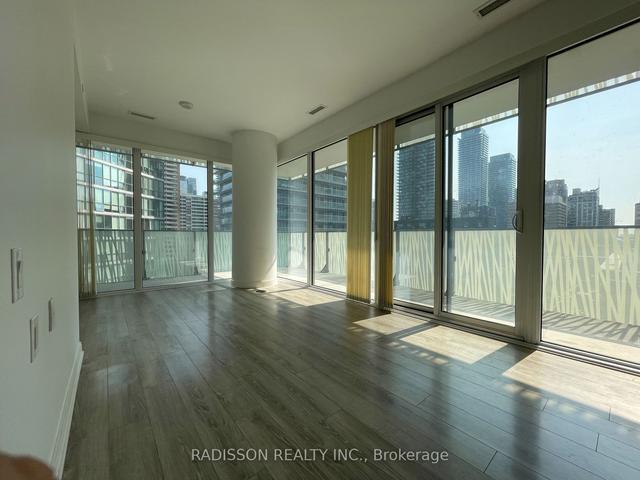 804 - 42 Charles St, Condo with 1 bedrooms, 1 bathrooms and 0 parking in Toronto ON | Image 3