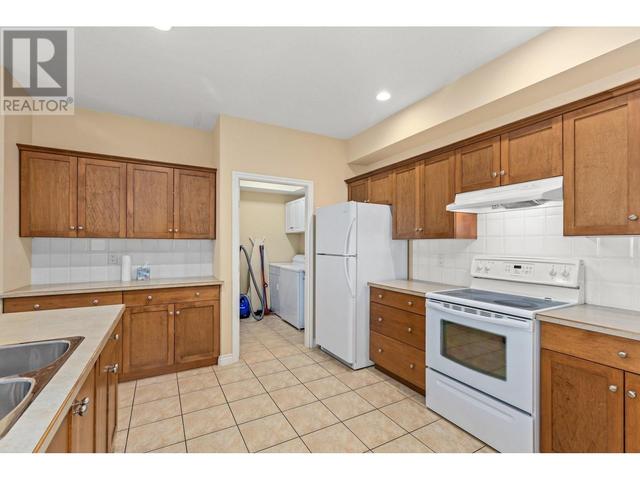 106 - 1961 Durnin Rd, Condo with 2 bedrooms, 2 bathrooms and 1 parking in Kelowna BC | Image 7