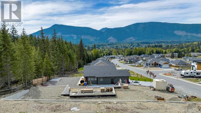 549 Mountain View Dr, House detached with 2 bedrooms, 2 bathrooms and 2 parking in Lake Cowichan BC | Image 6