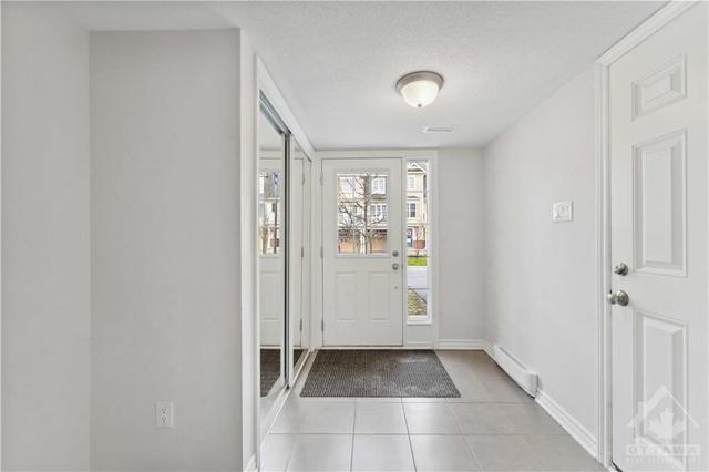 420 Rosingdale St, Townhouse with 2 bedrooms, 2 bathrooms and 3 parking in Ottawa ON | Image 3