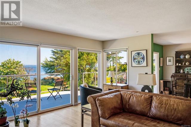 4050 Lockehaven Dr E, House detached with 4 bedrooms, 4 bathrooms and 6 parking in Saanich BC | Image 16