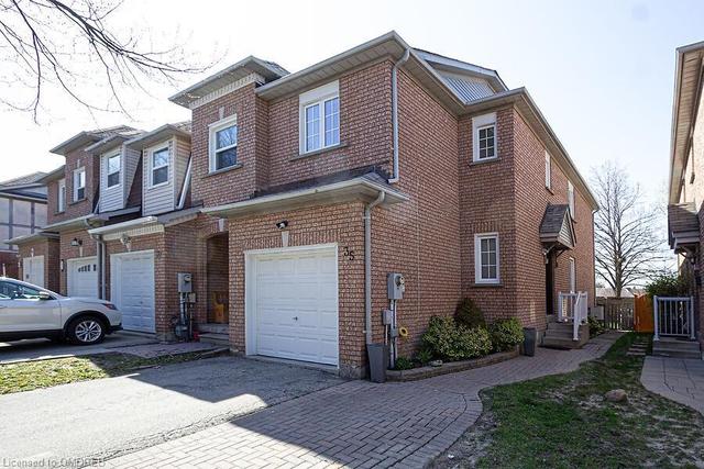 35 Stoneledge Circle, House semidetached with 3 bedrooms, 1 bathrooms and 4 parking in Brampton ON | Image 1