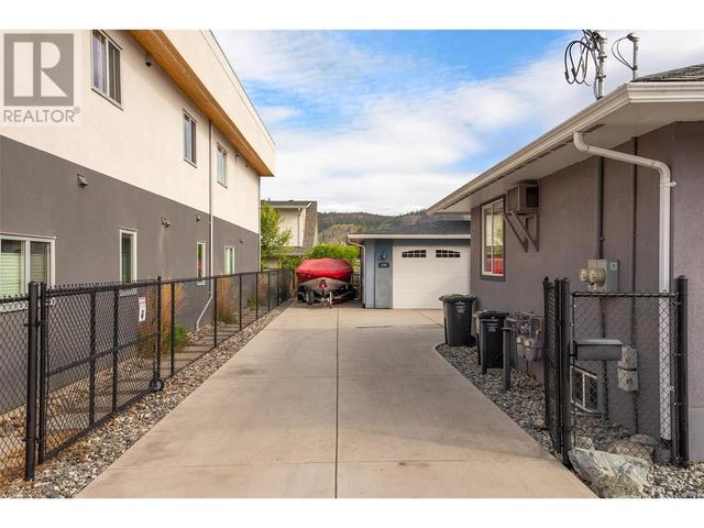 930 - 932 Lawson Ave, House detached with 6 bedrooms, 4 bathrooms and 5 parking in Kelowna BC | Image 21