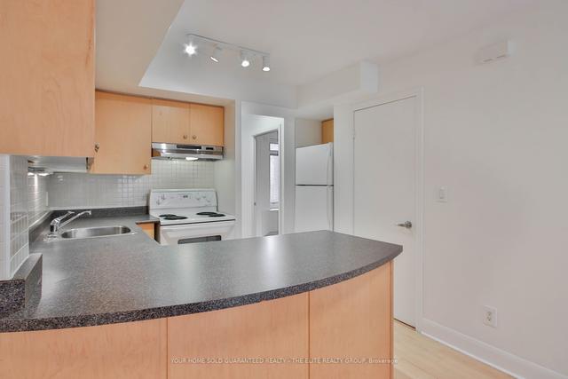 235 - 415 Jarvis St, Townhouse with 2 bedrooms, 1 bathrooms and 0 parking in Toronto ON | Image 3
