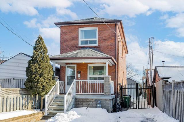 83 Amherst Ave, House detached with 3 bedrooms, 2 bathrooms and 4 parking in Toronto ON | Image 11