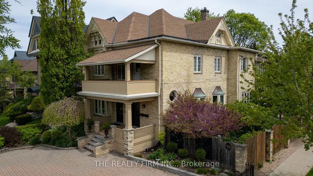626 Wellington St, House detached with 7 bedrooms, 5 bathrooms and 9 parking in London ON | Image 1