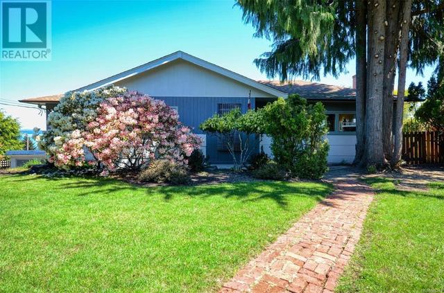 5049 Wesley Rd, House detached with 3 bedrooms, 1 bathrooms and 2 parking in Saanich BC | Image 61