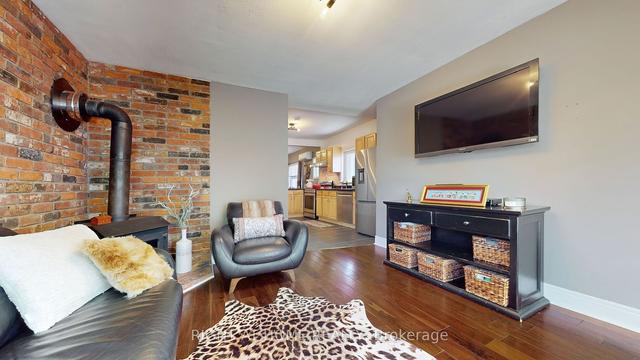 121 Frankdale Ave, House detached with 3 bedrooms, 2 bathrooms and 2 parking in Toronto ON | Image 23