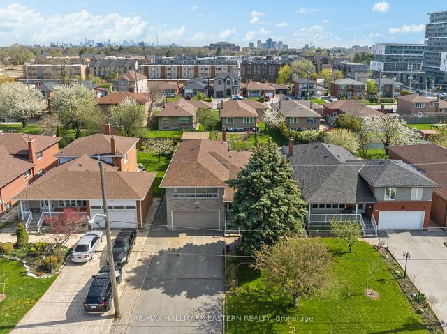 167 Regina Ave, House detached with 3 bedrooms, 3 bathrooms and 6 parking in Toronto ON | Image 12