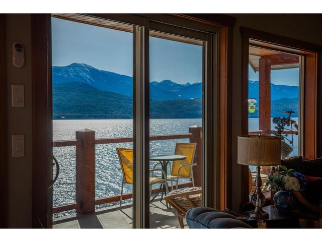 3558 Sprague St, House detached with 3 bedrooms, 4 bathrooms and null parking in Central Kootenay D BC | Image 56