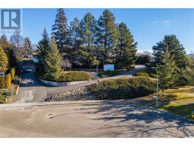1610 Highland Dr N, House detached with 4 bedrooms, 2 bathrooms and 2 parking in Kelowna BC | Image 25