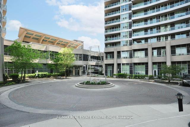 1005 - 1 Elm Dr, Condo with 2 bedrooms, 2 bathrooms and 1 parking in Mississauga ON | Image 1