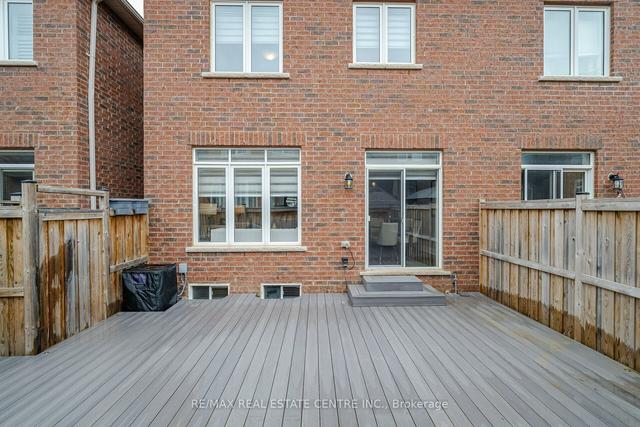 243 Sarah Cline Dr, House attached with 3 bedrooms, 4 bathrooms and 2 parking in Oakville ON | Image 25
