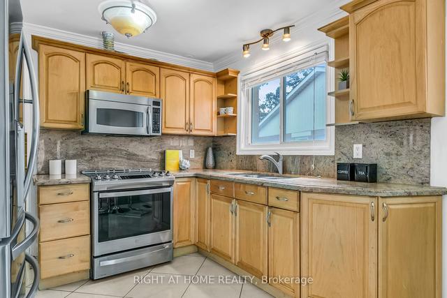 41 Duntroon Cres, House semidetached with 3 bedrooms, 3 bathrooms and 6 parking in Toronto ON | Image 24