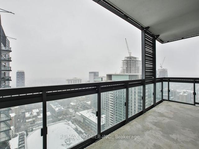 2909 - 39 Roehampton Ave, Condo with 3 bedrooms, 2 bathrooms and 1 parking in Toronto ON | Image 11