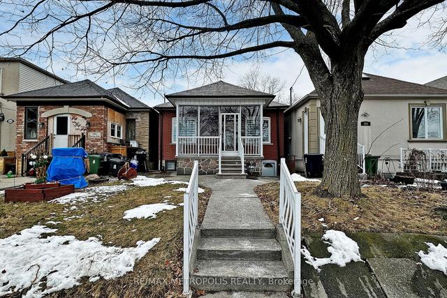 166 Harvie Ave, House detached with 2 bedrooms, 2 bathrooms and 2 parking in Toronto ON | Image 1