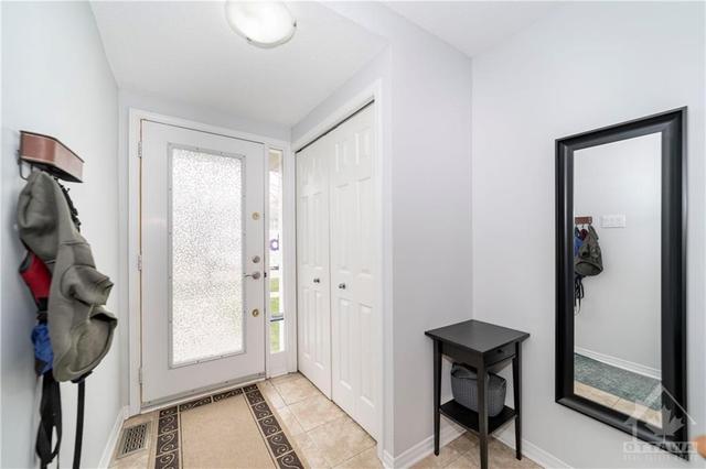224 Monterey Dr, Townhouse with 3 bedrooms, 2 bathrooms and 1 parking in Ottawa ON | Image 4