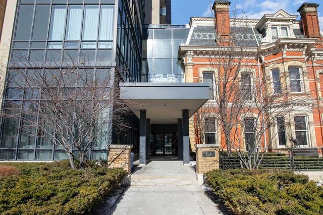 1002 - 28 Linden St, Condo with 2 bedrooms, 2 bathrooms and 1 parking in Toronto ON | Image 12
