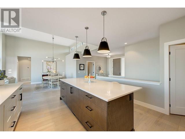 450 Windhover Crt, House detached with 3 bedrooms, 3 bathrooms and 4 parking in Kelowna BC | Image 6