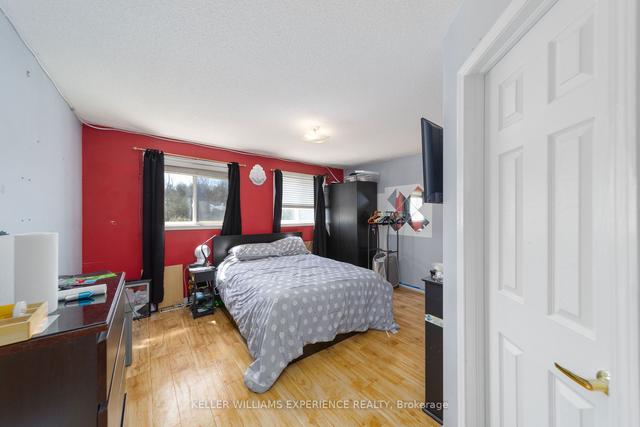 24 Sun King Cres, House detached with 3 bedrooms, 3 bathrooms and 4 parking in Barrie ON | Image 2