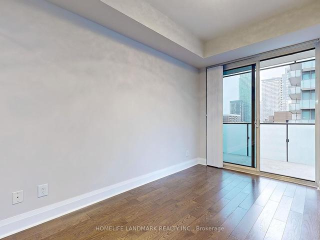1702 - 65 St Mary St, Condo with 2 bedrooms, 2 bathrooms and 1 parking in Toronto ON | Image 3
