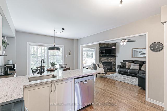 402 Carruthers Ave, House detached with 3 bedrooms, 3 bathrooms and 4 parking in Newmarket ON | Image 6