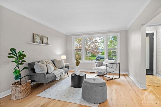 2160 Benjamin Ave, House detached with 3 bedrooms, 2 bathrooms and 2 parking in Ottawa ON | Image 3