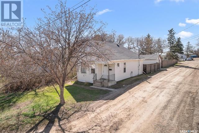 416 10th Avenue Nw, House detached with 2 bedrooms, 1 bathrooms and null parking in Moose Jaw SK | Image 2