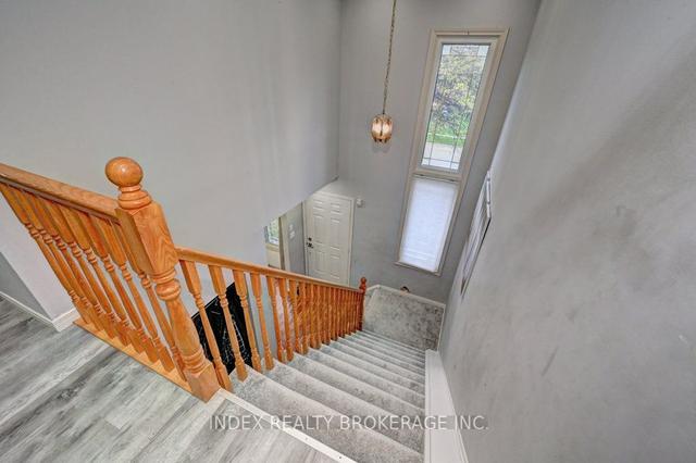 30 Maxwell Dr, House detached with 3 bedrooms, 3 bathrooms and 6 parking in Kitchener ON | Image 15