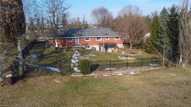 251 2nd Street, House detached with 3 bedrooms, 2 bathrooms and 11 parking in Hanover ON | Image 3