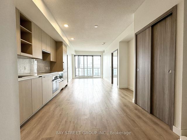 3605 - 85 Mcmahon Dr, Condo with 2 bedrooms, 2 bathrooms and 1 parking in Toronto ON | Image 5