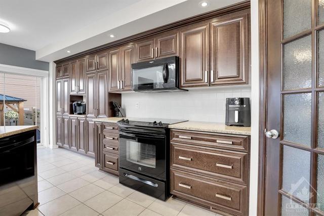 675 Percifor Way, Townhouse with 4 bedrooms, 3 bathrooms and 4 parking in Ottawa ON | Image 12