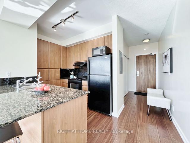 1704 - 30 Canterbury Pl, Condo with 1 bedrooms, 1 bathrooms and 1 parking in Toronto ON | Image 5