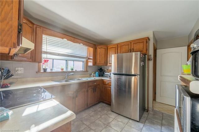 5948 Silverwood Crescent, House detached with 3 bedrooms, 2 bathrooms and 5 parking in Niagara Falls ON | Image 4