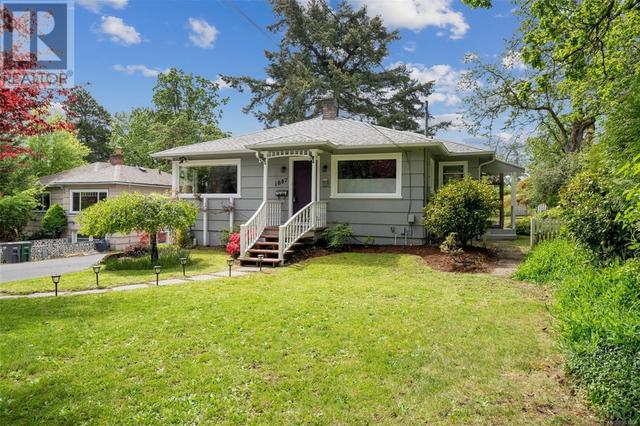 1087 Burnside Rd W, House detached with 2 bedrooms, 1 bathrooms and 4 parking in Saanich BC | Image 2
