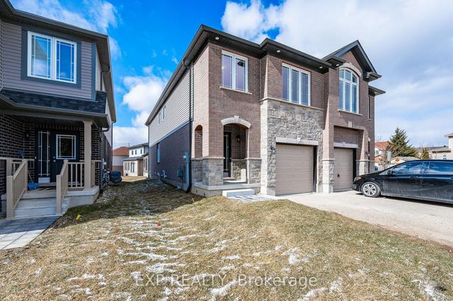 10 Lee St, House semidetached with 3 bedrooms, 4 bathrooms and 2 parking in Guelph ON | Image 12