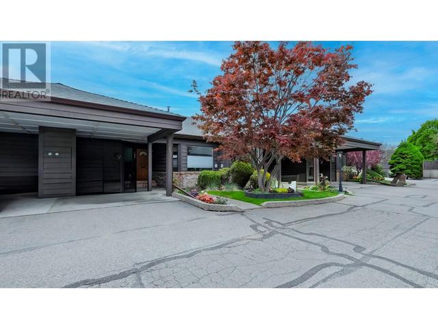185 - 1995 Burtch Rd, House attached with 3 bedrooms, 2 bathrooms and 2 parking in Kelowna BC | Image 2