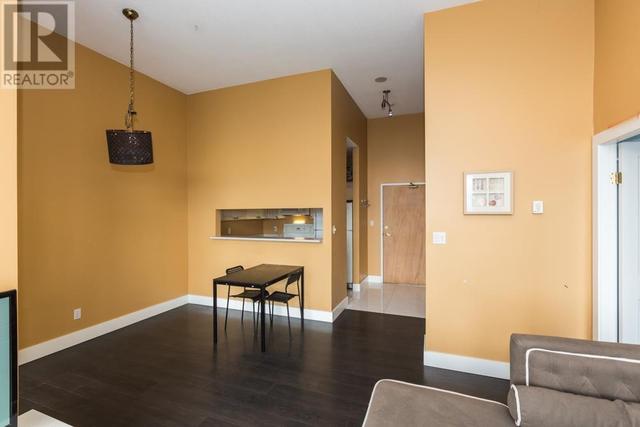 PH2 - 7077 Beresford St, Condo with 2 bedrooms, 1 bathrooms and 1 parking in Burnaby BC | Image 13