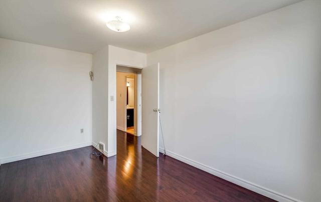 262 - 165 Cherokee Blvd, Townhouse with 4 bedrooms, 2 bathrooms and 1 parking in Toronto ON | Image 5