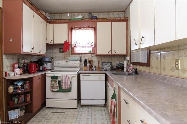20 Holme St, House detached with 2 bedrooms, 1 bathrooms and 2 parking in Brantford ON | Image 8