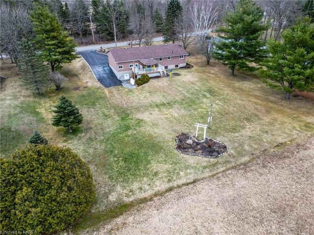 4811 Wolfe Swamp Rd Rd, House detached with 3 bedrooms, 1 bathrooms and 8 parking in South Frontenac ON | Image 40