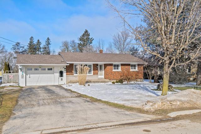 425 Wellington St E, House detached with 3 bedrooms, 2 bathrooms and 3 parking in Wellington North ON | Image 1