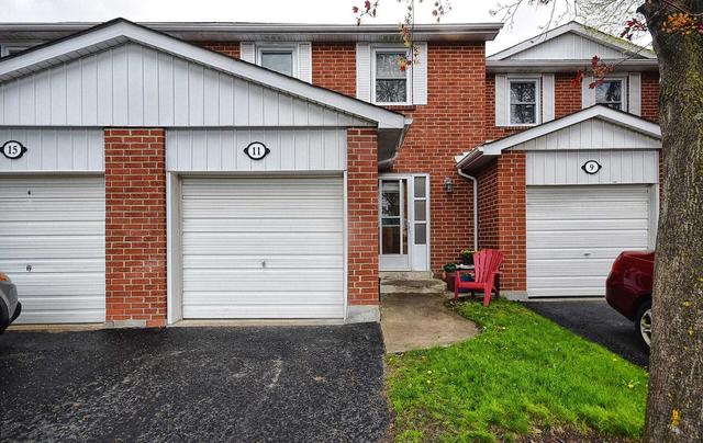 11 Porterfield Cres, Townhouse with 3 bedrooms, 2 bathrooms and 3 parking in Markham ON | Image 1