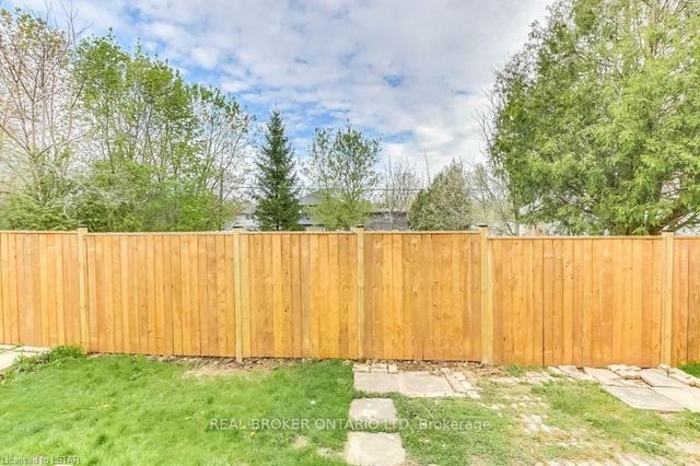 112 Emery St W, House detached with 3 bedrooms, 3 bathrooms and 6 parking in London ON | Image 22
